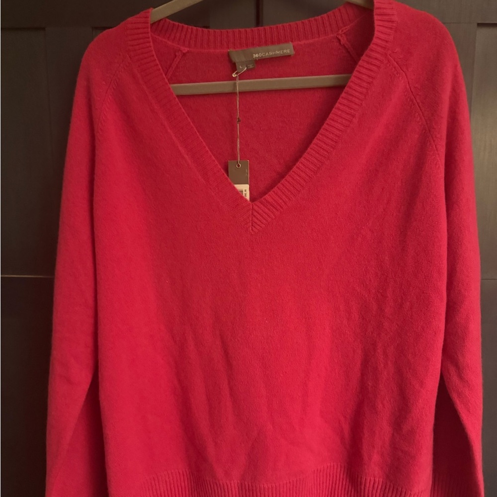 360 Cashmere V-Neck Sweater in Vibrant Pink